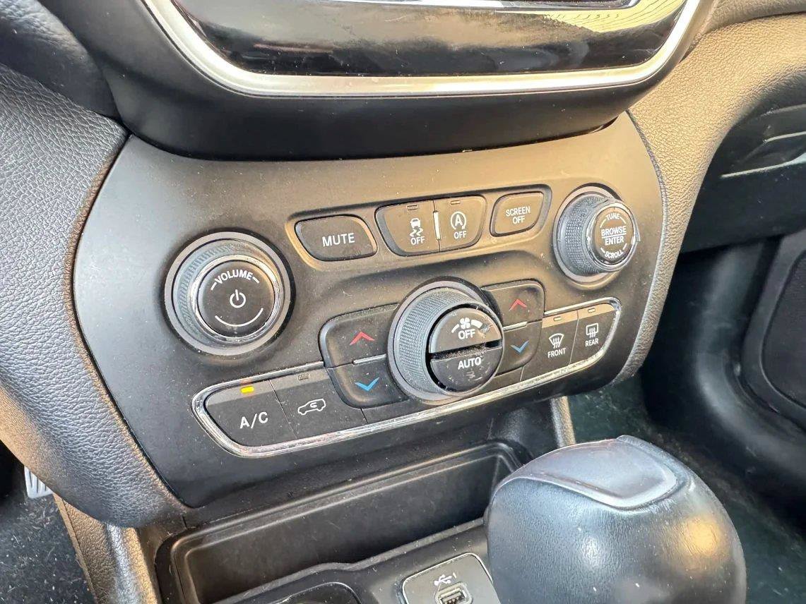 Used 2020 Jeep Cherokee Limited w/ Technology Group AWD/4WD image 20