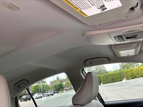 Used 2025 Toyota Camry XLE image 13