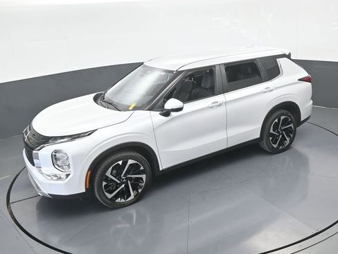 Used 2023 Mitsubishi Outlander SE image 55