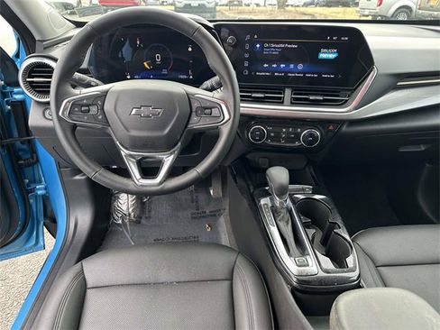 Used 2025 Chevrolet Trax ACTIV w/ Driver Confidence Package image 2