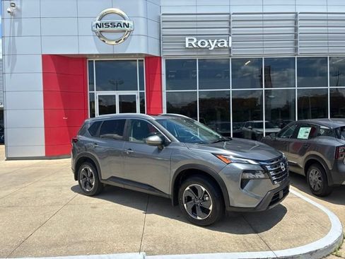 Used 2025 Nissan Rogue SV w/ SV Premium Package FWD image 1