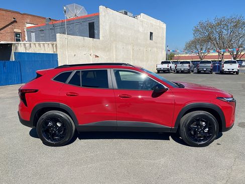 New 2026 Chevrolet Trax LT w/ Sunroof Package FWD image 5