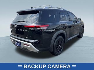 Used 2024 Nissan Pathfinder SL FWD video 3