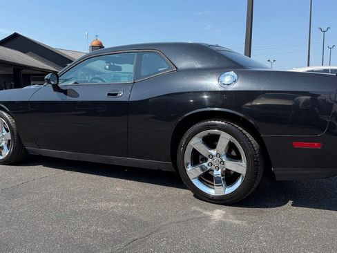 Used 2010 Dodge Challenger R/T RWD image 4