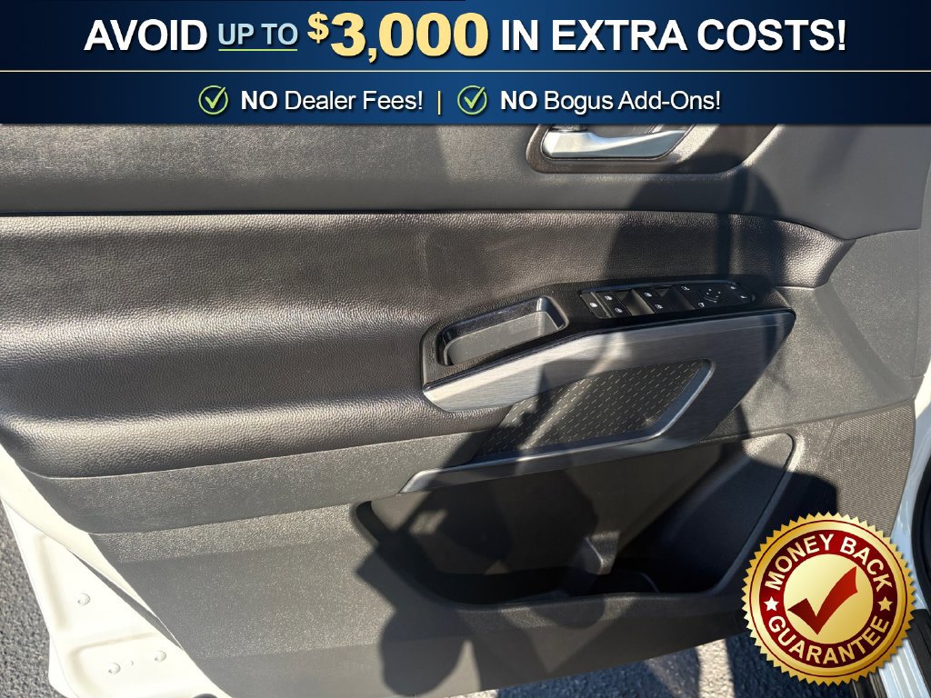 Used 2025 Nissan Pathfinder SL AWD/4WD image 16