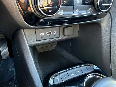 Used 2022 Buick Encore GX Essence w/ Experience Buick Package image 33