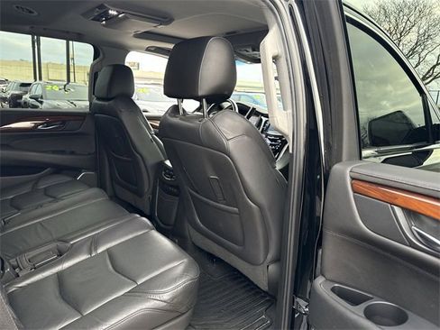 Used 2018 Cadillac Escalade Luxury image 17