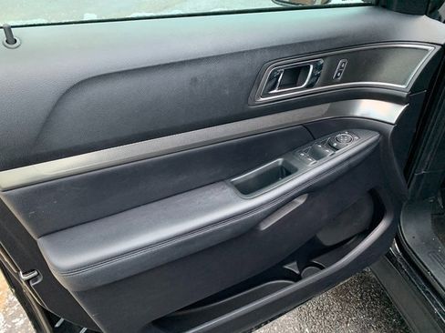 Used 2018 Ford Explorer XLT image 24