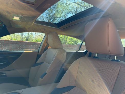 Used 2022 Lexus ES 350 w/ Premium Package image 22