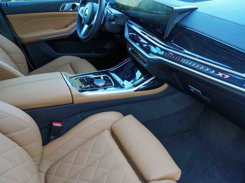 Used 2025 BMW X7 xDrive40i w/ M Sport Package image 10
