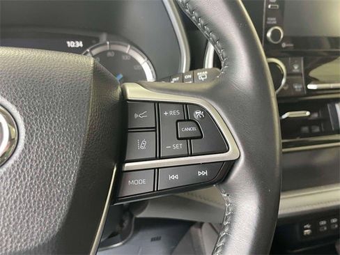 Certified 2022 Toyota Highlander XLE image 24
