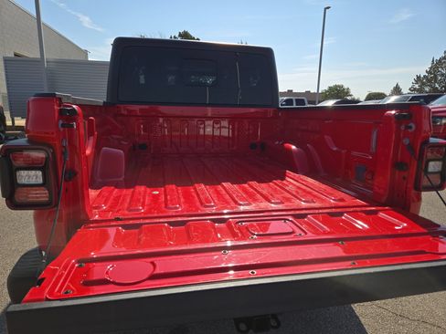 Used 2026 Jeep Gladiator Rubicon AWD/4WD image 12