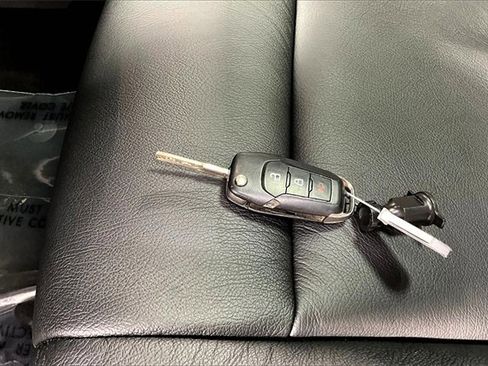 Used 2019 Ford F250 Lariat w/ FX4 Off-Road Package image 32