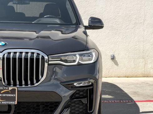 Used 2021 BMW X7 xDrive40i w/ M Sport Package AWD/4WD image 53