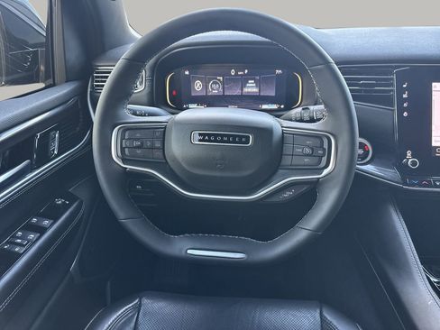 Used 2024 Jeep Wagoneer Base image 14