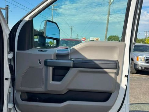 Used 2017 Ford F250 XLT w/ XLT Premium Package AWD/4WD image 19