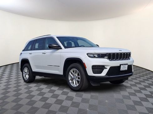 Used 2023 Jeep Grand Cherokee Laredo X AWD/4WD image 1