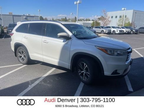 Used 2016 Toyota Highlander XLE AWD/4WD image 2