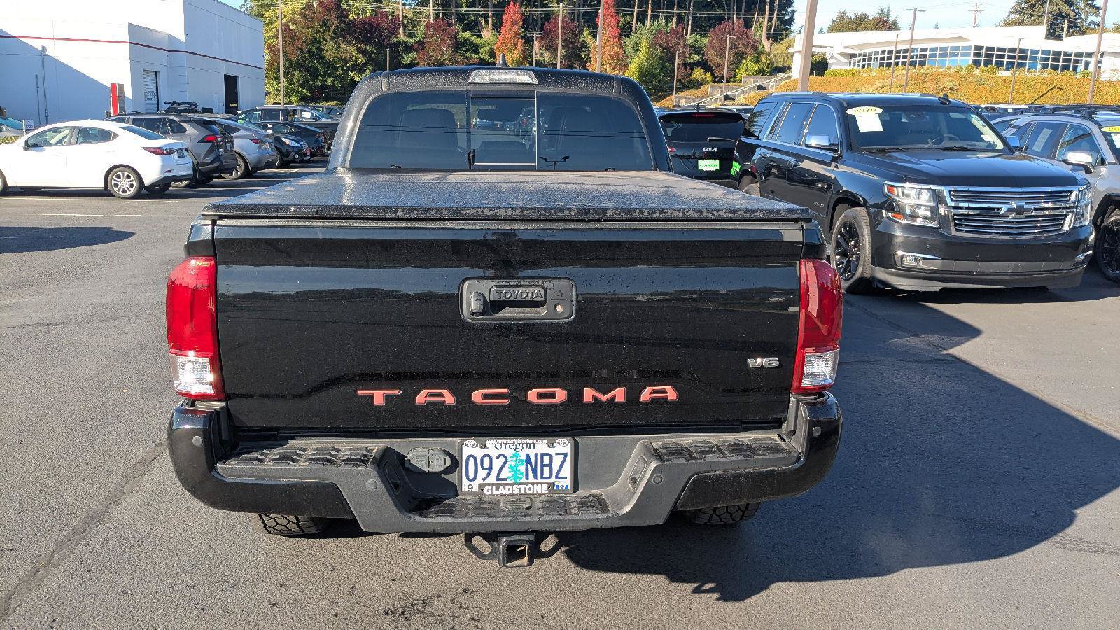 Used 2021 Toyota Tacoma TRD Sport w/ TRD Premium Sport Package AWD/4WD image 7