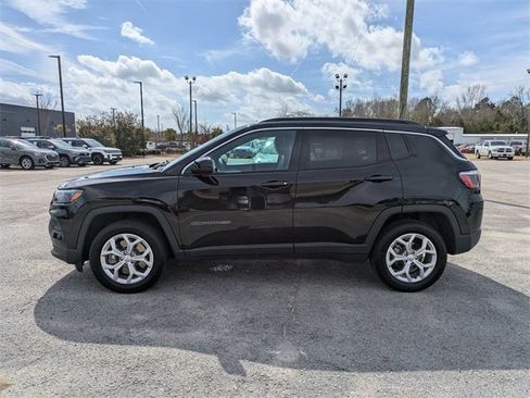 Used 2024 Jeep Compass Latitude image 6