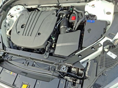 Certified 2022 Volvo XC60 B5 Momentum w/ Climate Package image 29