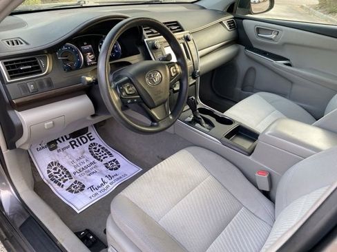 Used 2016 Toyota Camry LE image 6