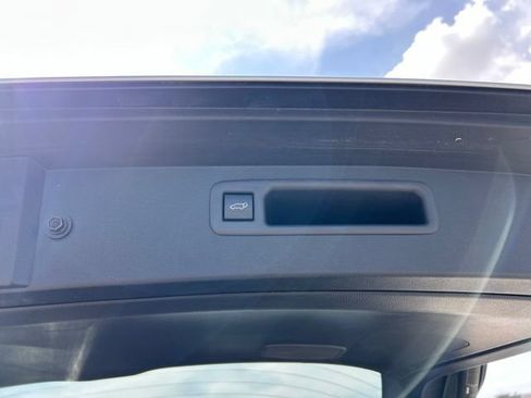 Used 2025 Toyota Highlander Platinum AWD/4WD image 10