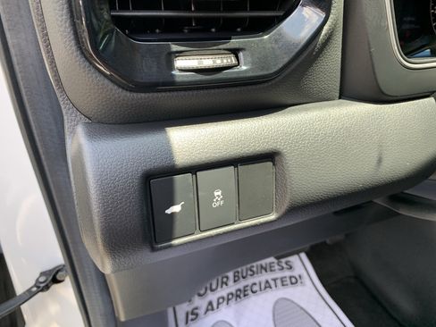 Used 2025 Honda Pilot EX-L image 17