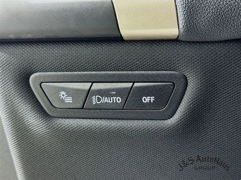 Used 2024 BMW iX xDrive50 w/ Sport Package image 10