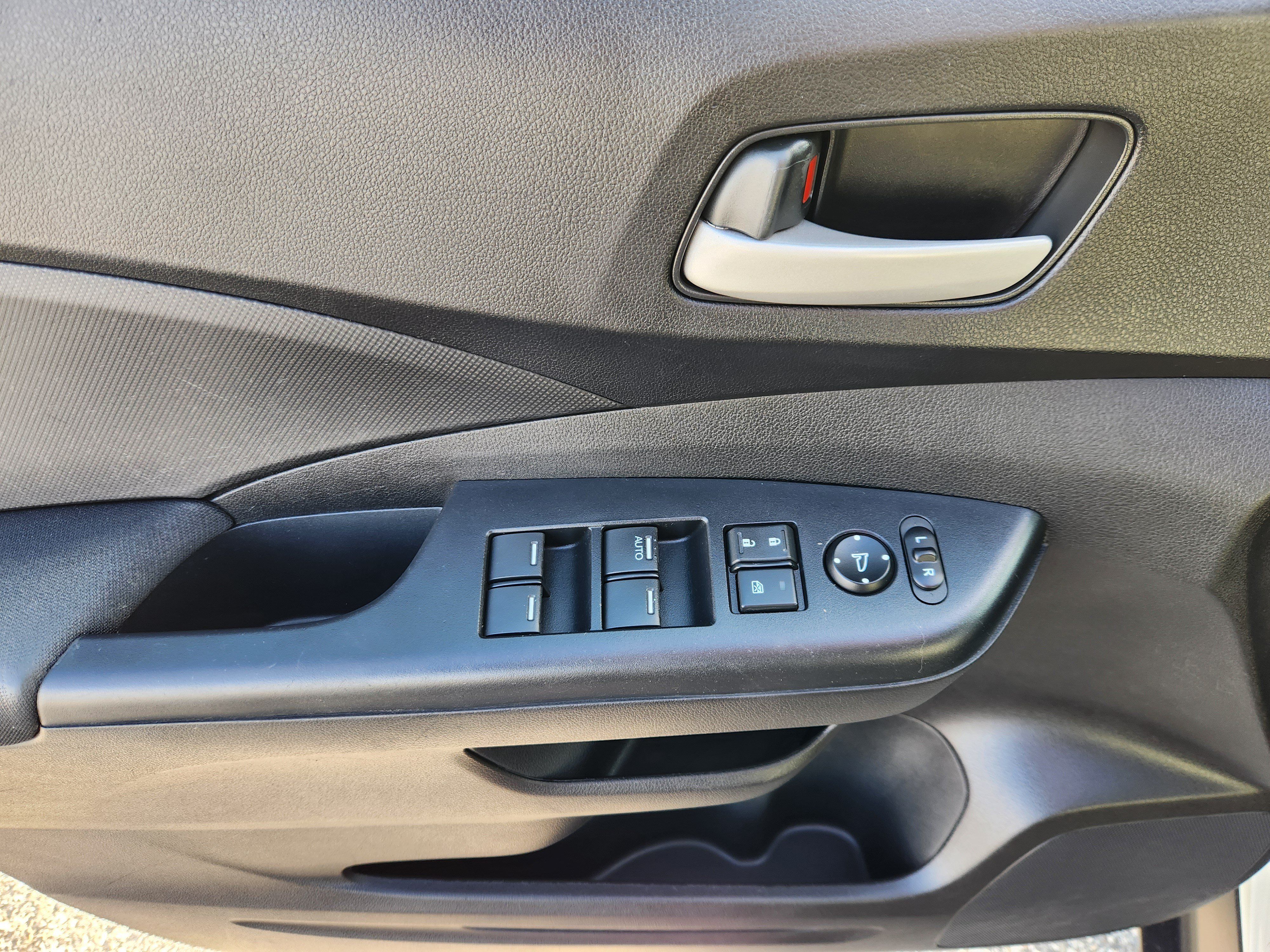 Used 2016 Honda CR-V SE image 16