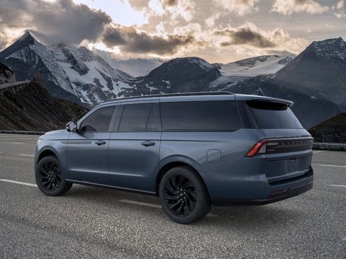 New 2026 Lincoln Navigator L Reserve w/ Jet Appearance Package AWD/4WD image 4