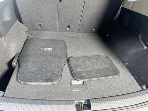 Used 2022 Volkswagen Tiguan SE AWD/4WD image 23