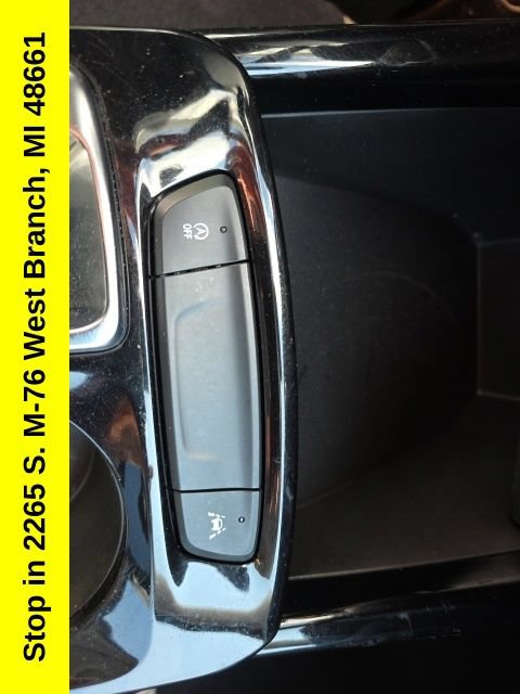 Used 2025 Chevrolet Trax LT FWD image 23