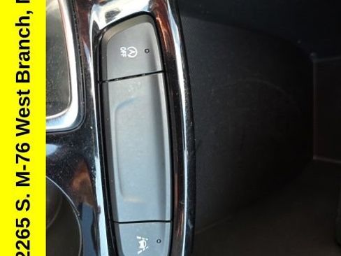 Used 2025 Chevrolet Trax LT FWD image 23