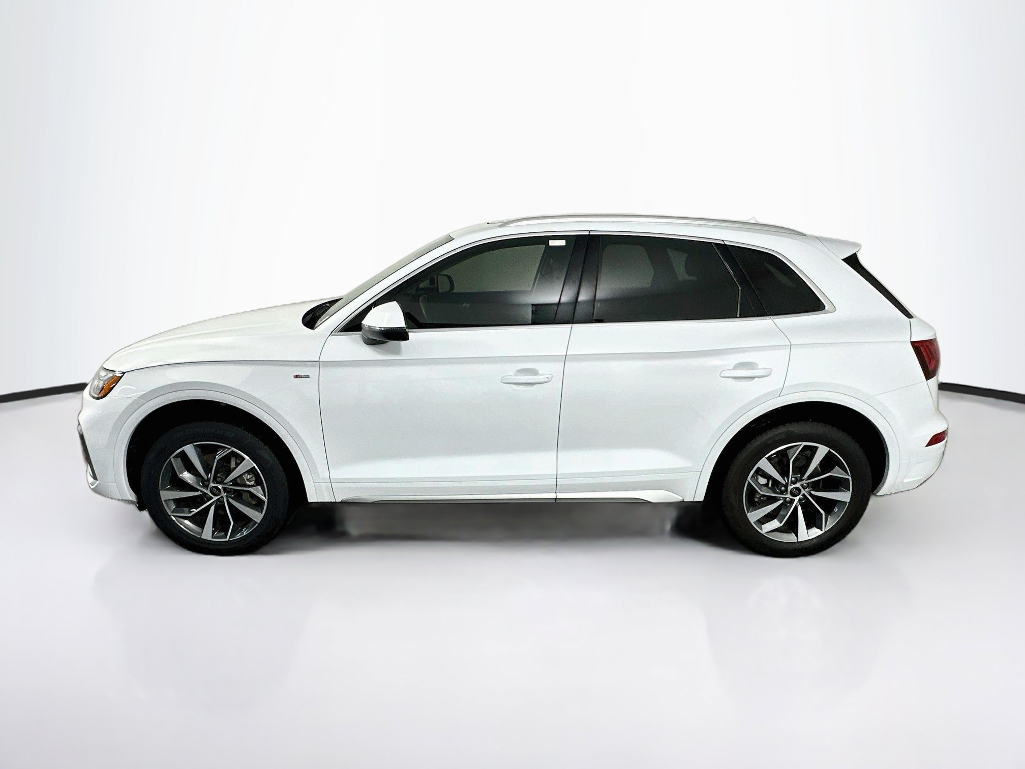 Used 2023 Audi Q5 2.0T Premium w/ Convenience Package AWD/4WD image 4