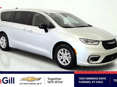 Used 2024 Chrysler Pacifica Touring-L
