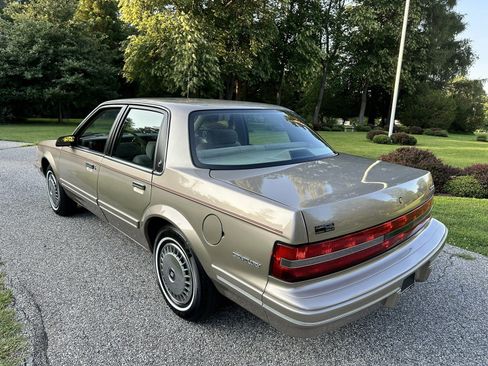 Used 1996 Buick Century Sedan FWD image 8