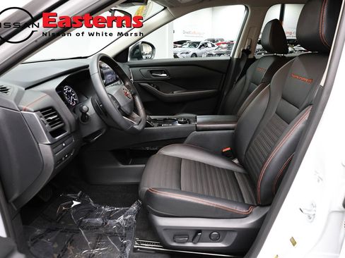 Used 2025 Nissan Rogue SV AWD/4WD image 14