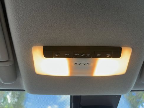 Used 2025 Nissan Versa S FWD image 28