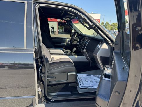Used 2017 Ford Expedition XLT AWD/4WD image 9