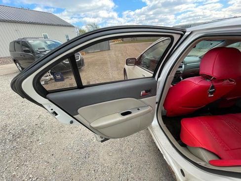 Used 2011 Ford Fusion SEL FWD image 24
