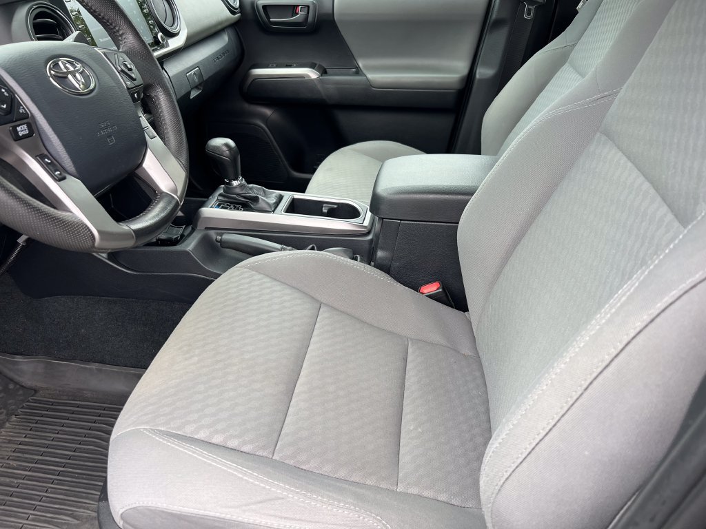 Used 2020 Toyota Tacoma SR5 AWD/4WD image 10