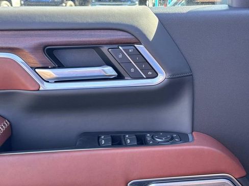 New 2026 GMC Sierra 2500 Denali Ultimate w/ LPO, Black Badging Package image 23