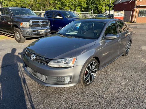 Used 2014 Volkswagen Jetta GLI FWD image 3