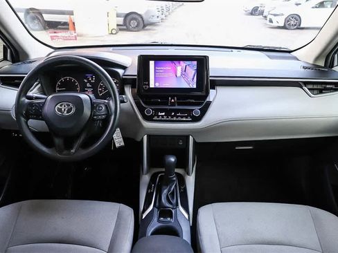 Used 2023 Toyota Corolla Cross L image 12