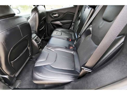 Used 2021 Jeep Cherokee Latitude Lux w/ Comfort/Convenience Group image 12