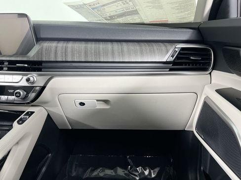 Used 2024 Kia Telluride EX w/ EX Captain's Chair Package image 33