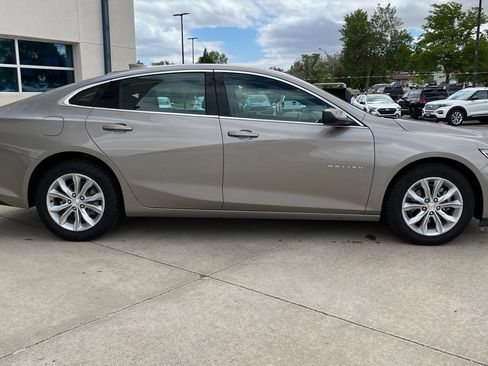 Used 2025 Chevrolet Malibu LT FWD image 4