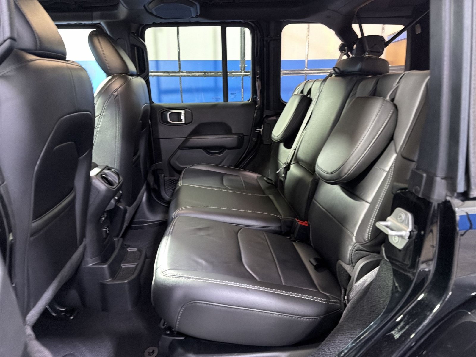 Used 2022 Jeep Wrangler Unlimited Sahara w/ Cold Weather Group AWD/4WD image 27