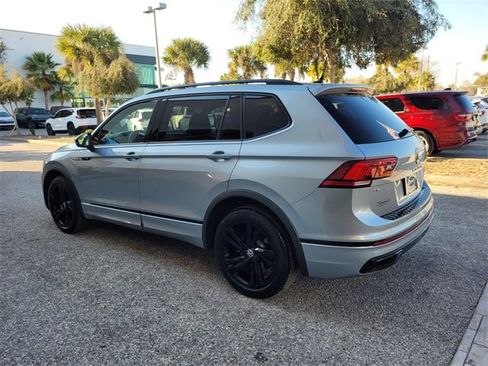 Used 2023 Volkswagen Tiguan SE R-Line image 12